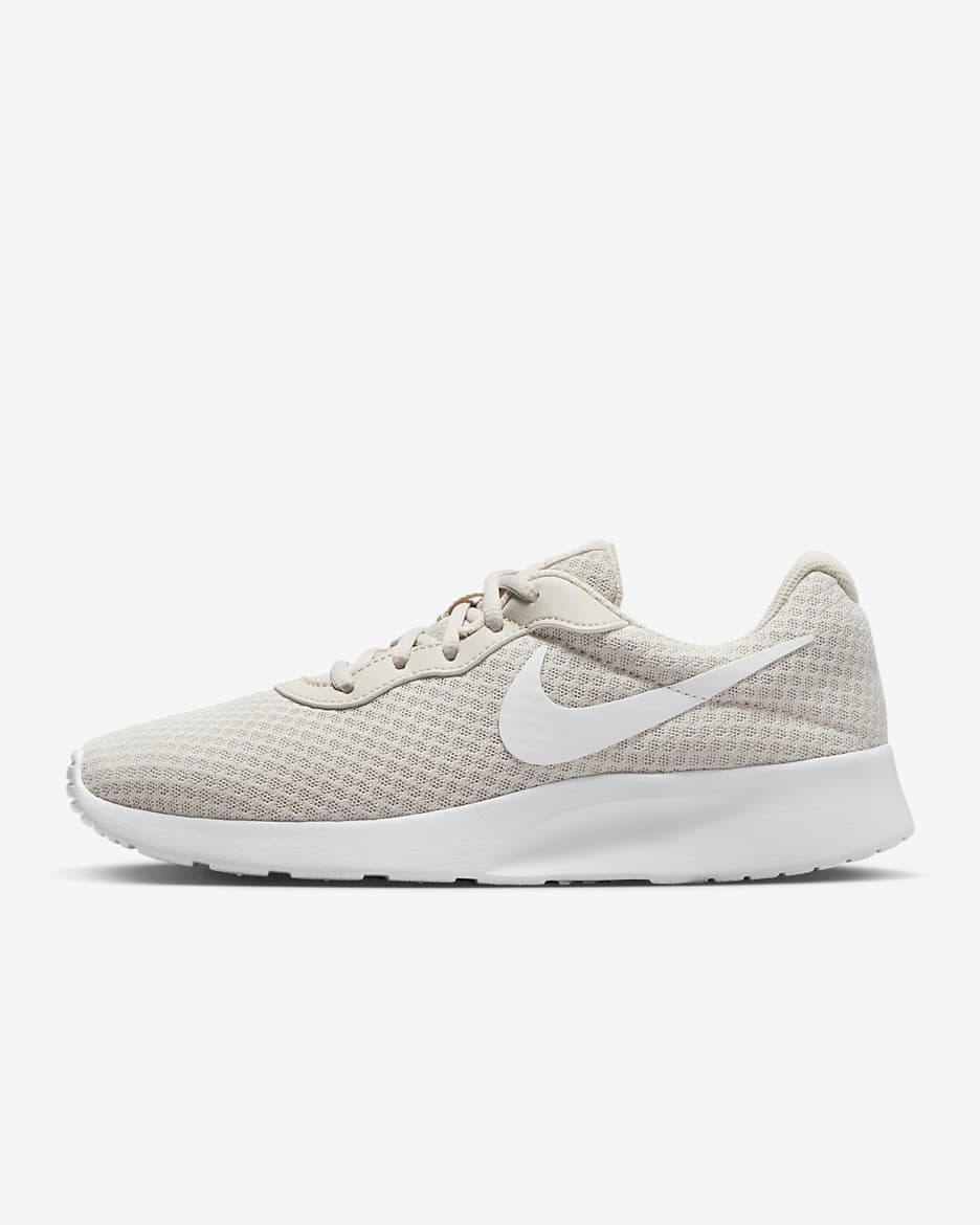 Nike tanjun girls trainers hotsell